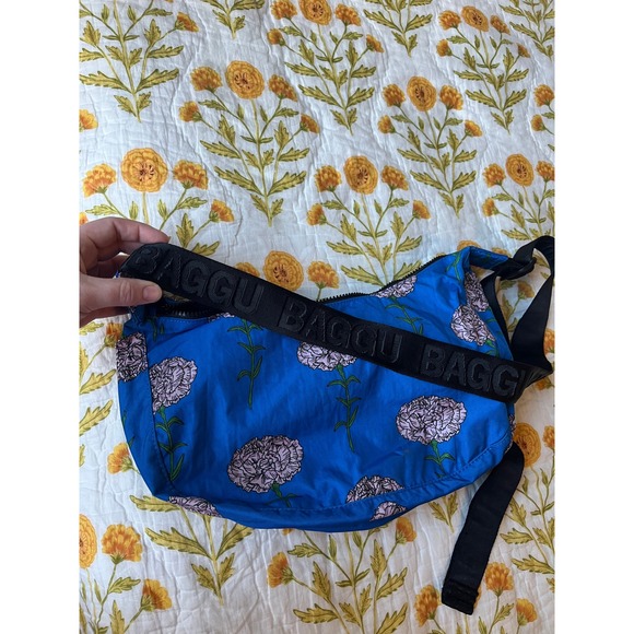 NWT boygenius x BAGGU Medium Nylon Crescent Pink Carnation Blue Crossbody Bag - Picture 4 of 8